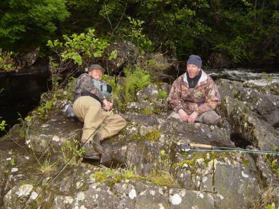 plunder14.jpg - Back to the fishing... two flyfishing dudes, hanging out, waiting for the evening rise that Al (right) has promised.