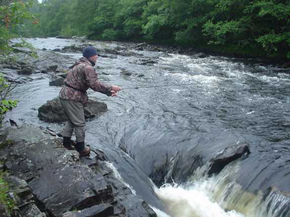 plunder15.jpg - Alan showing what it takes to be a daredevil flyfisherman. One false move and he could be over the ledge and down that shute quicker than a Viking could say "Give me another Gammel Dansk".Still, Lars would probably save him downstream with one of his Plunder Rolls.